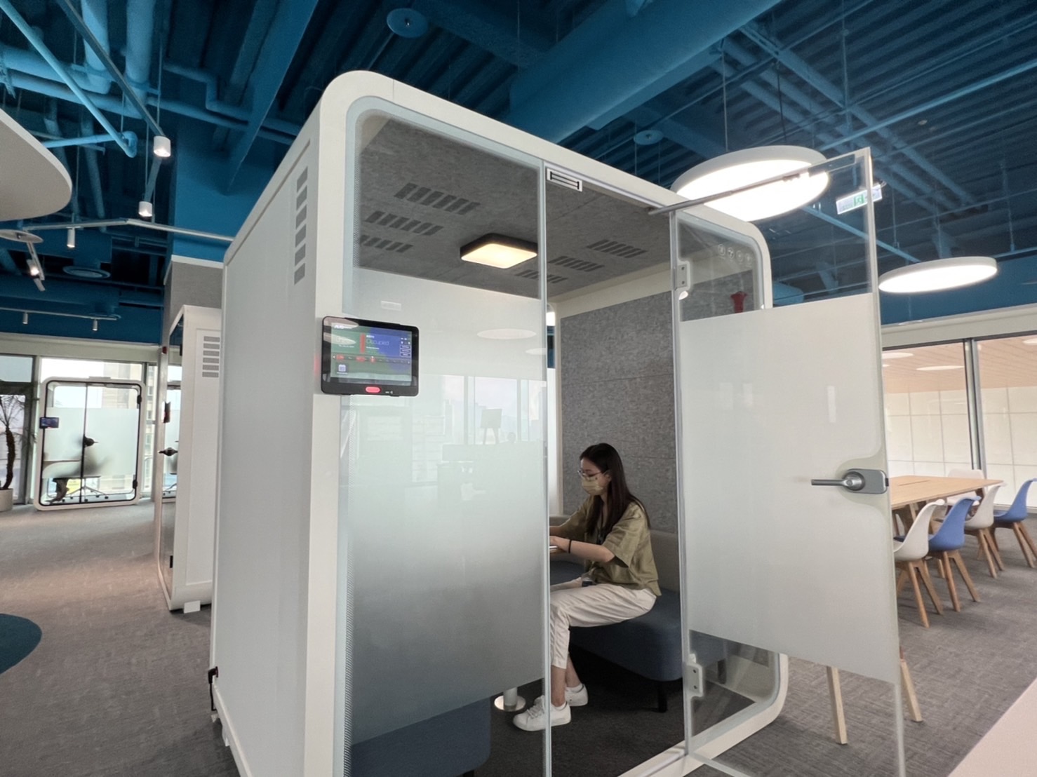 G22恒峰高雄據點的智慧行動辦公艙，展現G22恒峰在面板以外的研發應用軟實力